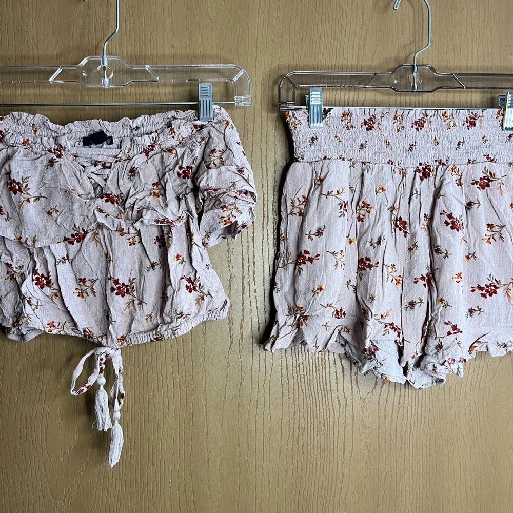 American Eagle Outfitters Cream and Red High Waist Shorts